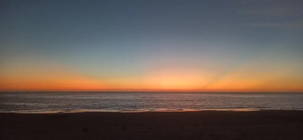 Ciel orangé après le coucher du soleil à Itampolo